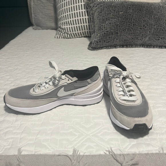 nike waffle one, women’s size 7, children’s 5 - Picture 3 of 3